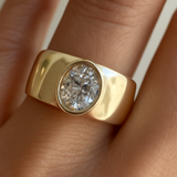 Tidlös Guld Ring med Vintage Zirkonia Stenar