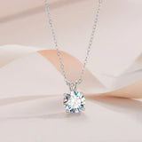 Exklusivt halsband i sterling silver med moissanit-diamanter