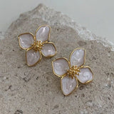 Elegant Vita Emalj Blomformade Örhängen